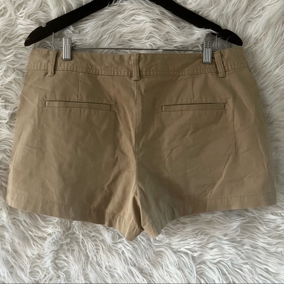 NWOT Mid Rise No Stretch Khaki GAP “City Short” - Picture 2 of 2